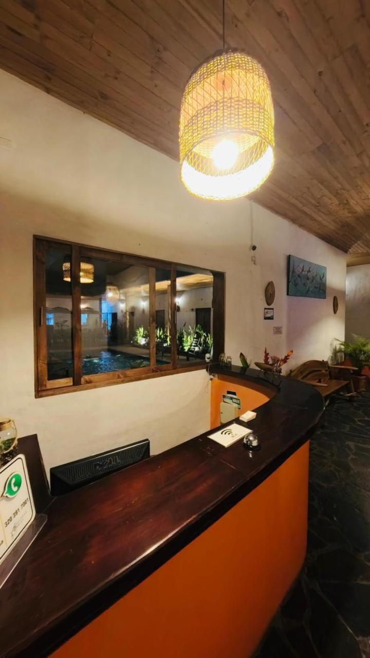 Hotel Alcazar Real Utica Bagian luar foto